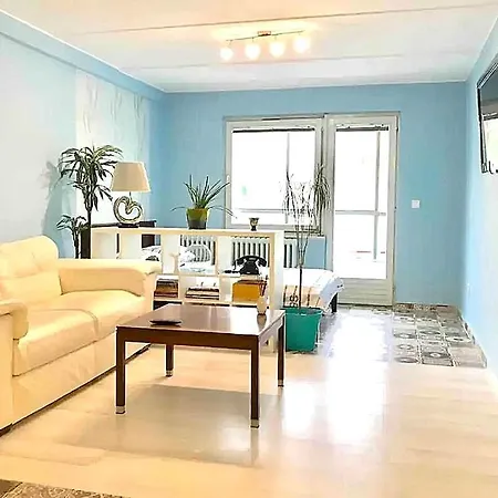 Designer In Old Town Apartment *